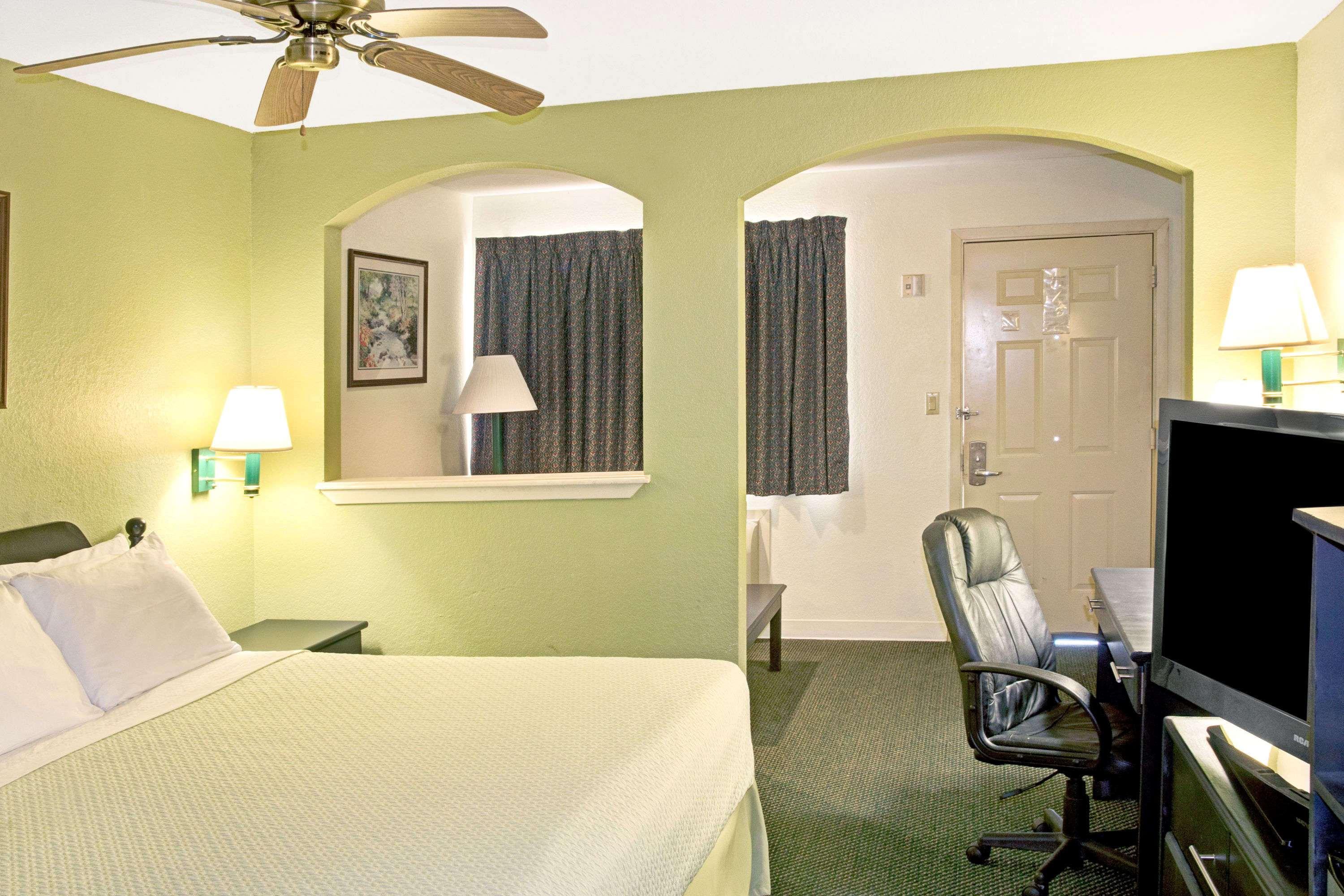 Days Inn By Wyndham El Campo Tx Exterior photo
