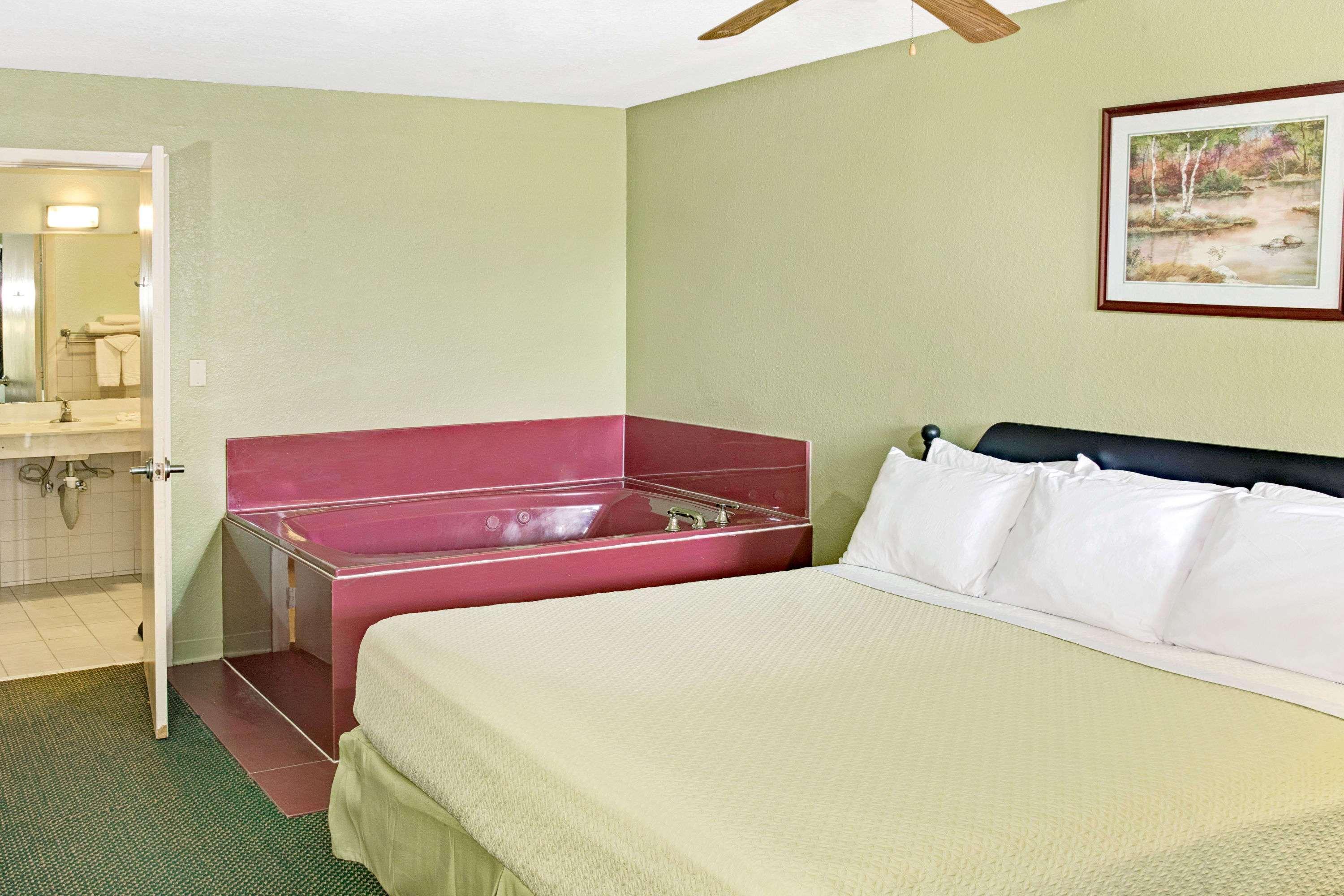 Days Inn By Wyndham El Campo Tx Exterior photo