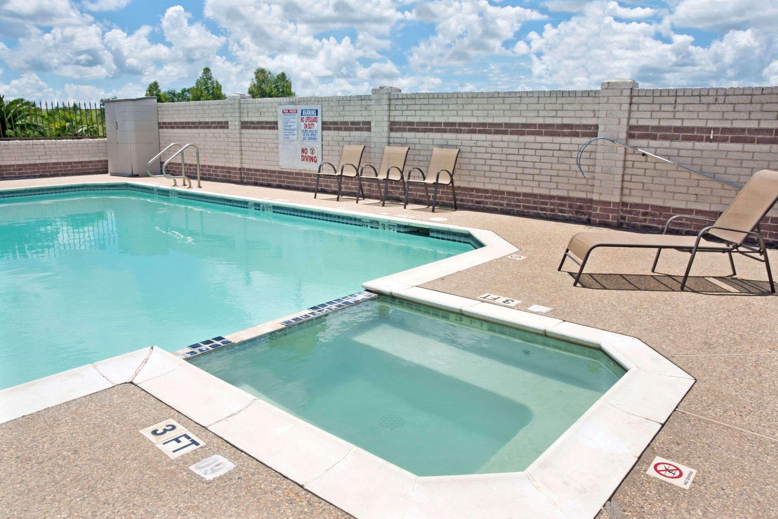 Days Inn By Wyndham El Campo Tx Exterior photo