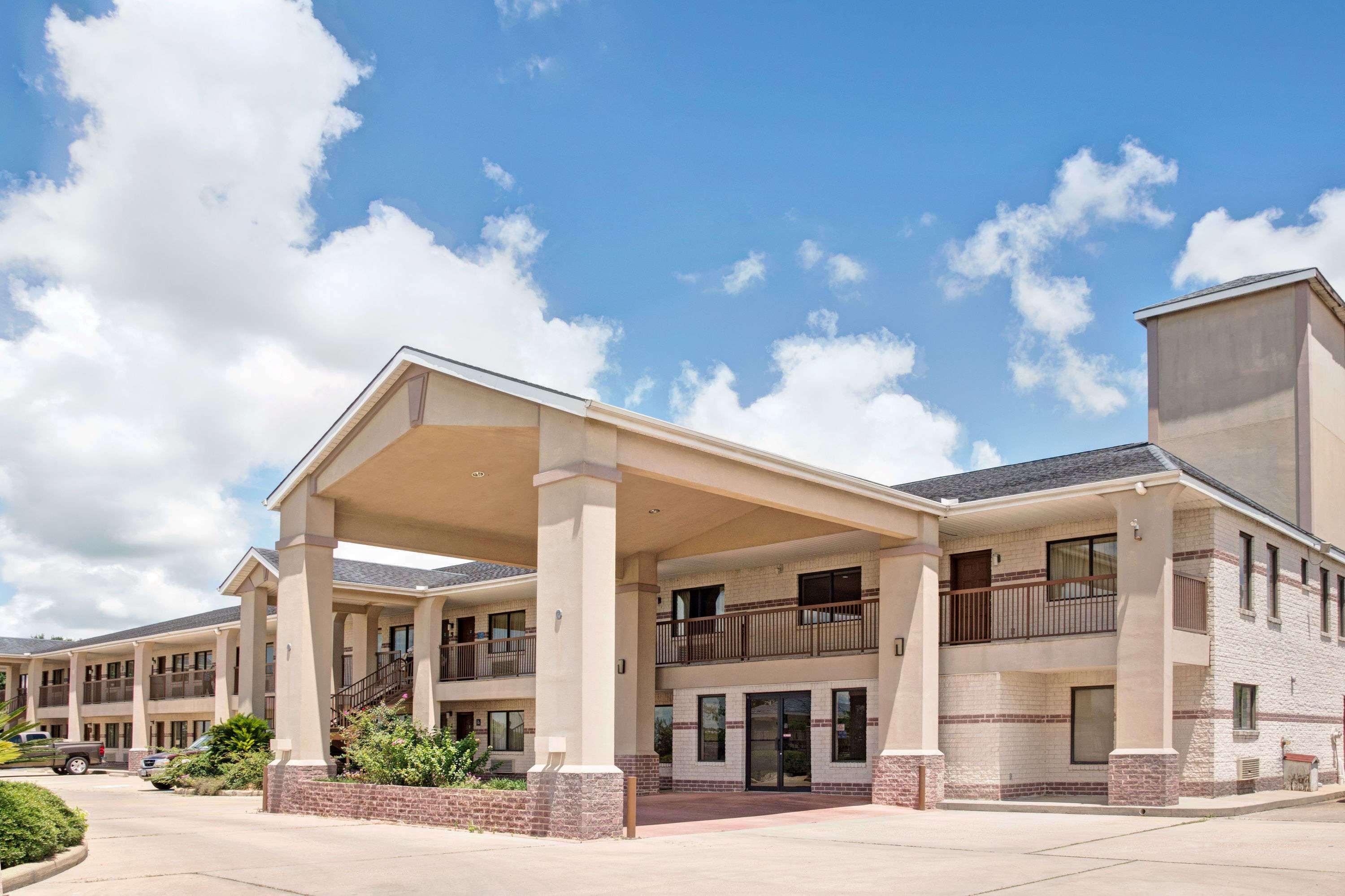 Days Inn By Wyndham El Campo Tx Exterior photo